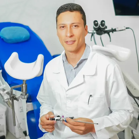 Doctor Anderson Pérez Muñoz especialista en Clínica Keralty Ibagué