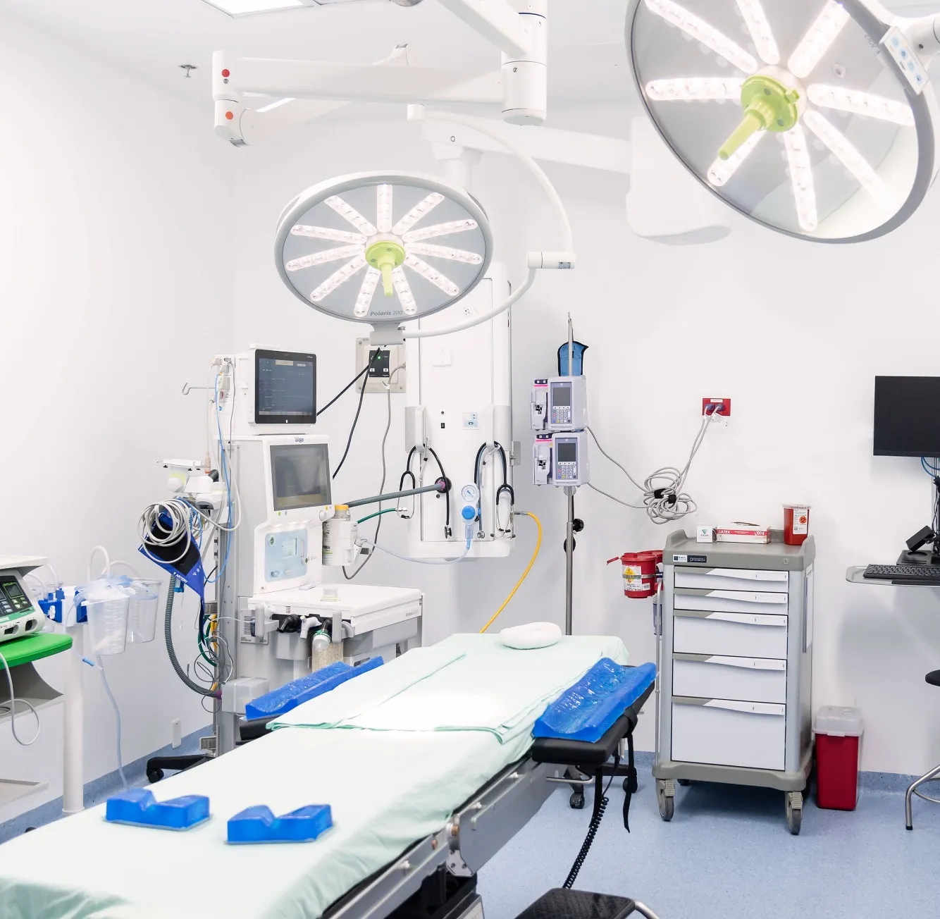 Sala de cirugía en la Clínica Keralty Ibagué con tecnología médica avanzada